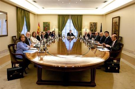 23/12/2011. 44Tenth Legislature (5). The new members of the cabinet of Mariano Rajoy pose in the Council of Ministers chamber at Moncloa Palace.